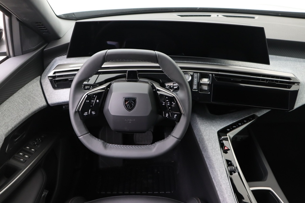 PEUGEOT 5008 Allure Hybrid 145 e-DCS6 - ref: 7-56723 - Photo 11