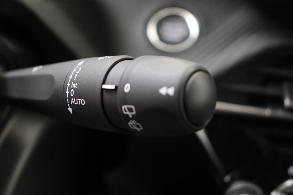 PEUGEOT 2008 Allure Hybrid 145 hp e-DSC6 - ref: 7-56882 - Photo 20