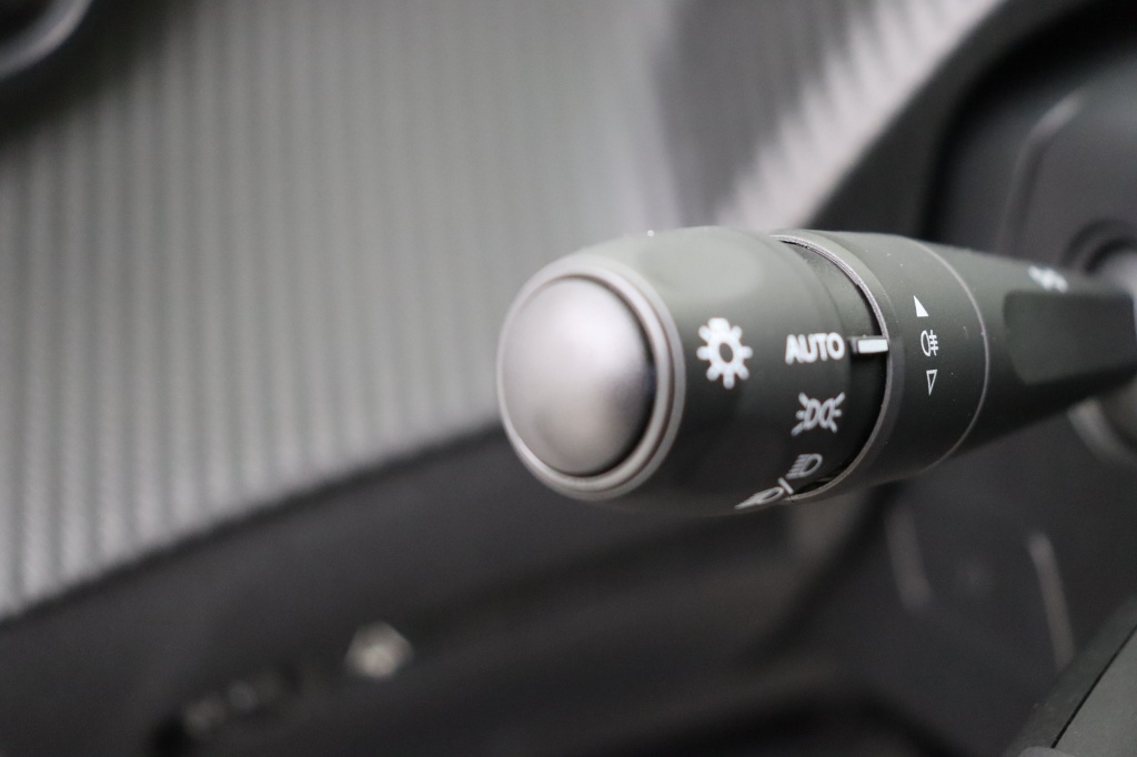 PEUGEOT 2008 Allure Hybrid 145 hp e-DSC6 - ref: 7-56889 - Photo 18