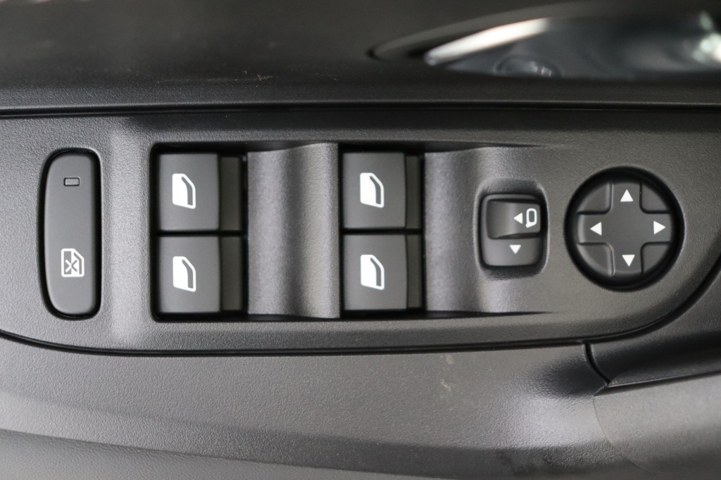 PEUGEOT 2008 Allure Hybrid 145 hp e-DSC6 - ref: 7-56910 - Photo 17