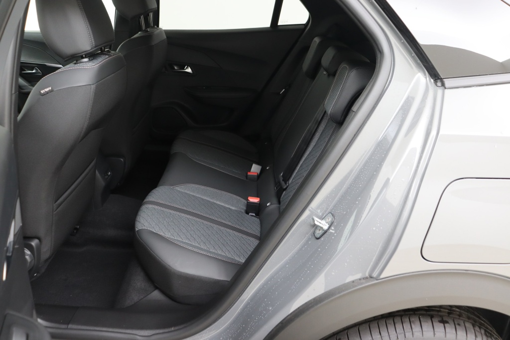 PEUGEOT 2008 Allure Hybrid 145 hp e-DSC6 - ref: 7-56917 - Photo 13