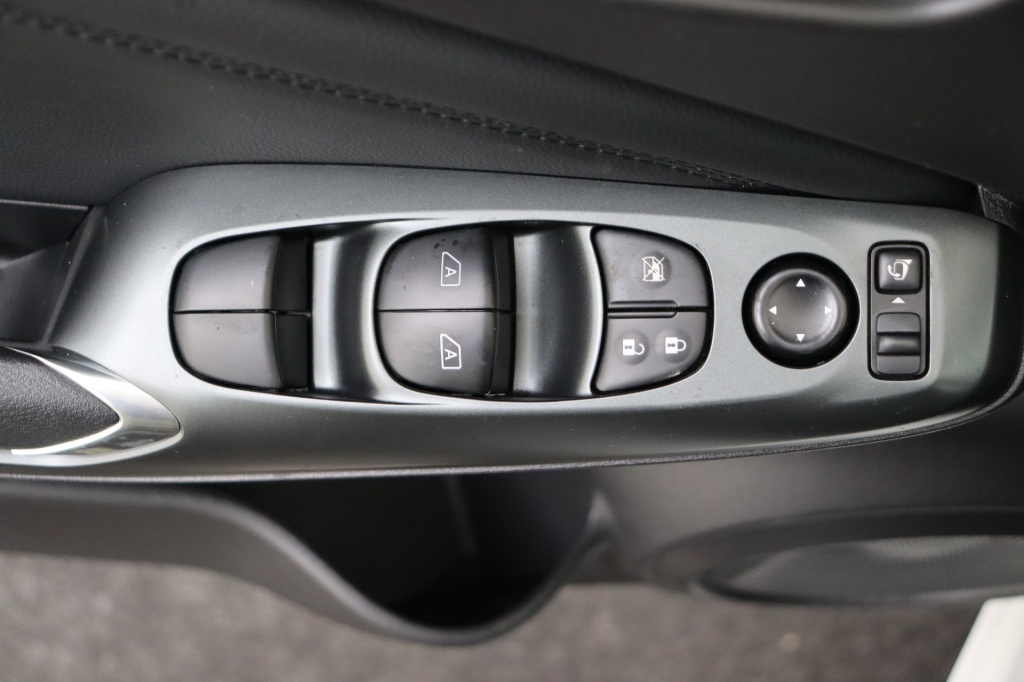 NISSAN Juke N-Connecta 1.6 Hybrid 143 hp AT 2WD - ref: 7-56967 - Photo 17