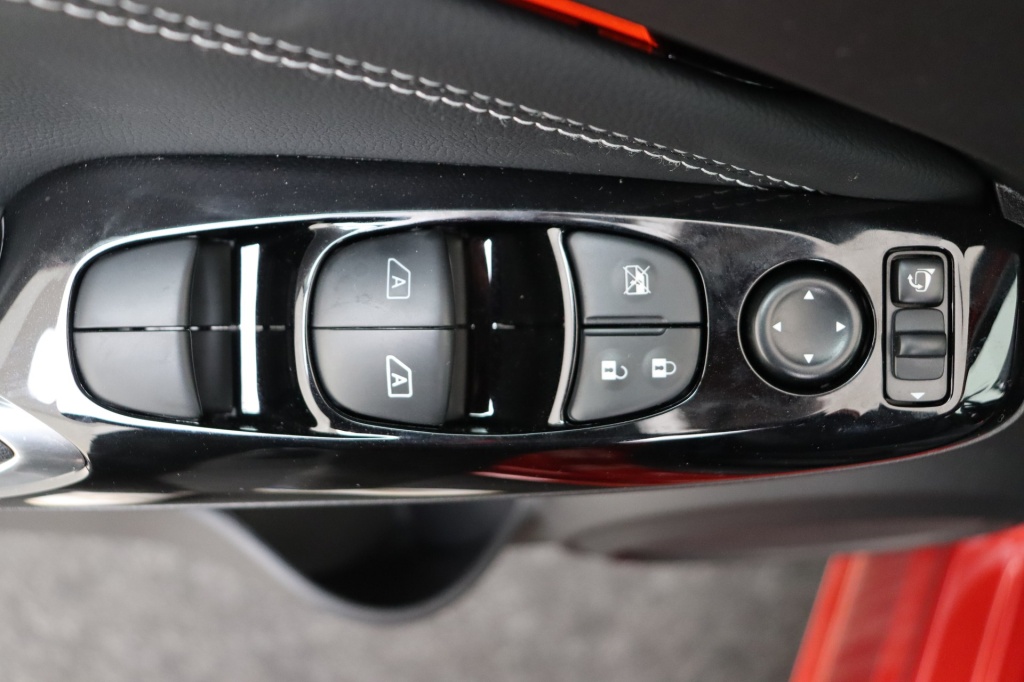 NISSAN Juke Tekna 1.6 Hybrid 143 hp AT 2WD - ref: 7-56982 - Photo 17