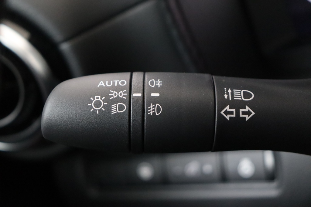 NISSAN Juke Tekna 1.6 Hybrid 143 hp AT 2WD - ref: 7-56982 - Photo 18