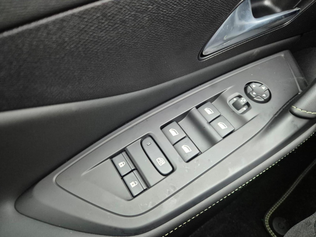 PEUGEOT 308 SW GT SW 1.2 Hybrid 144hp - ref: 7-57053 - Photo 17