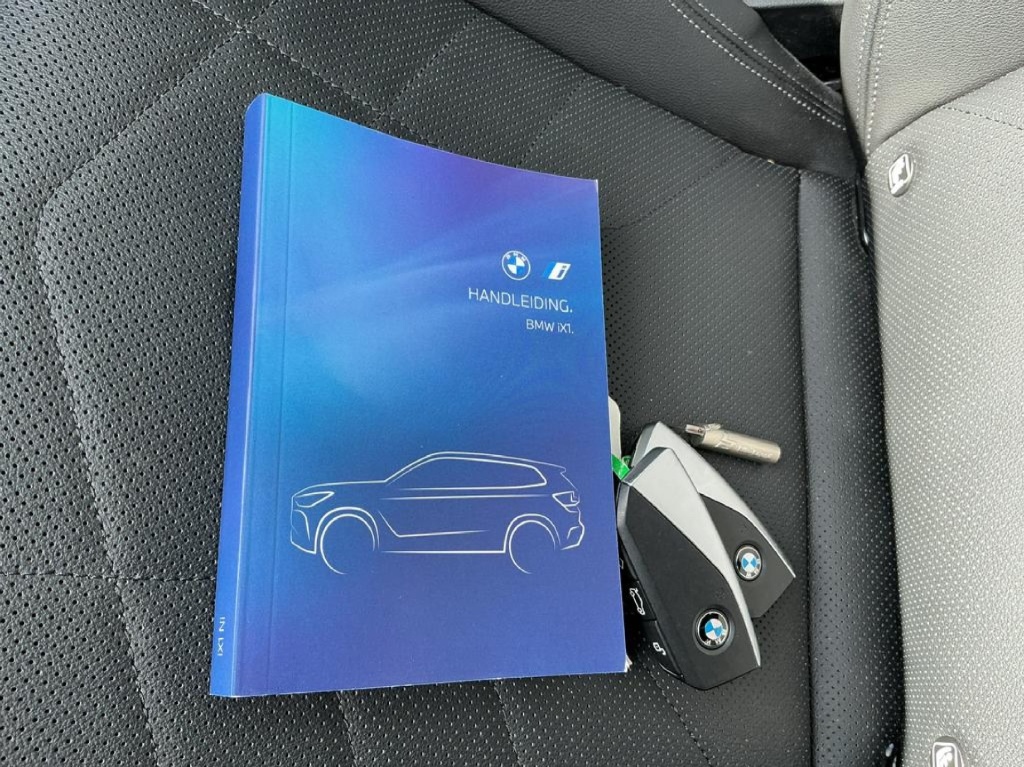 BMW IX1 iX1 xDrive30   Elektro 313hp - ref: 7-57117 - Photo 17