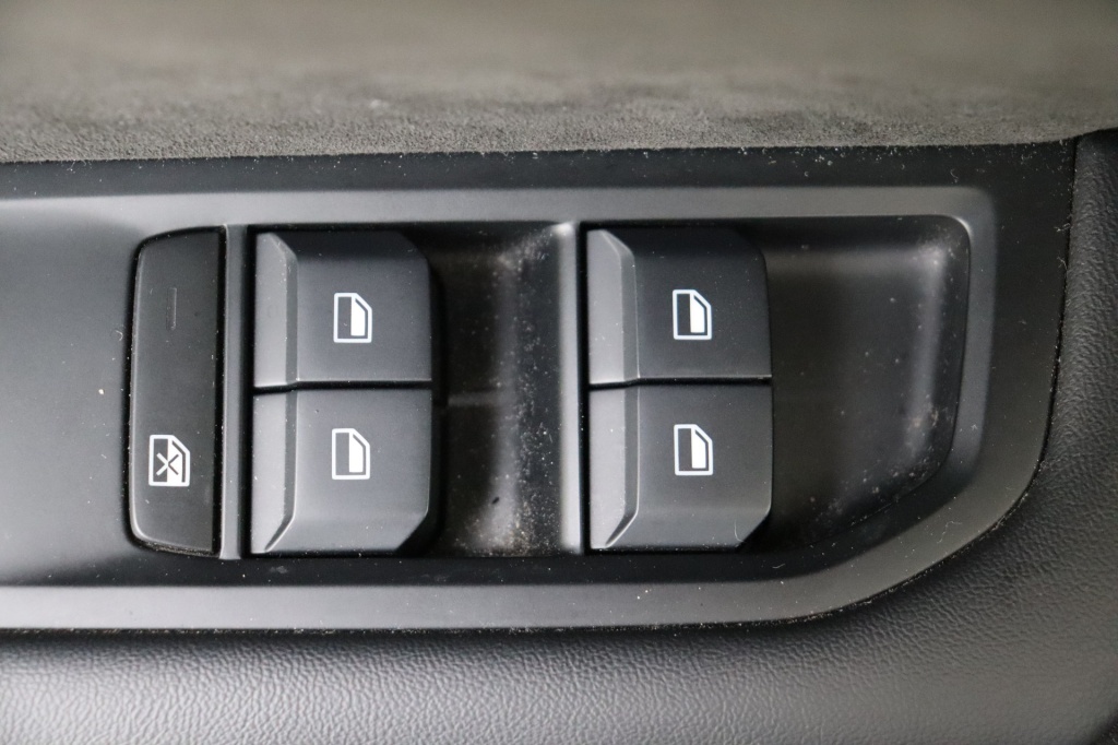 MG MG4 Luxury X-Power 64 kWh 6AT AWD - ref: 7-57912 - Photo 17