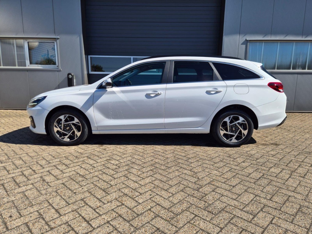 HYUNDAI i30 1.6 Gasoline 150hp - ref: 7-60191 - Photo 2