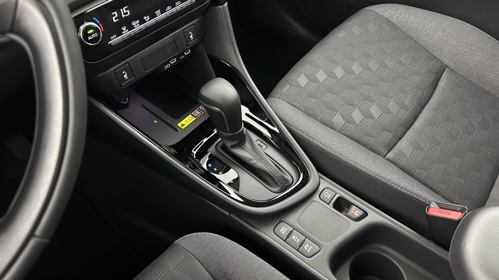 TOYOTA Yaris Hybride 116h Design e-CVT - ref: 8-GLI00001821 - Photo 17