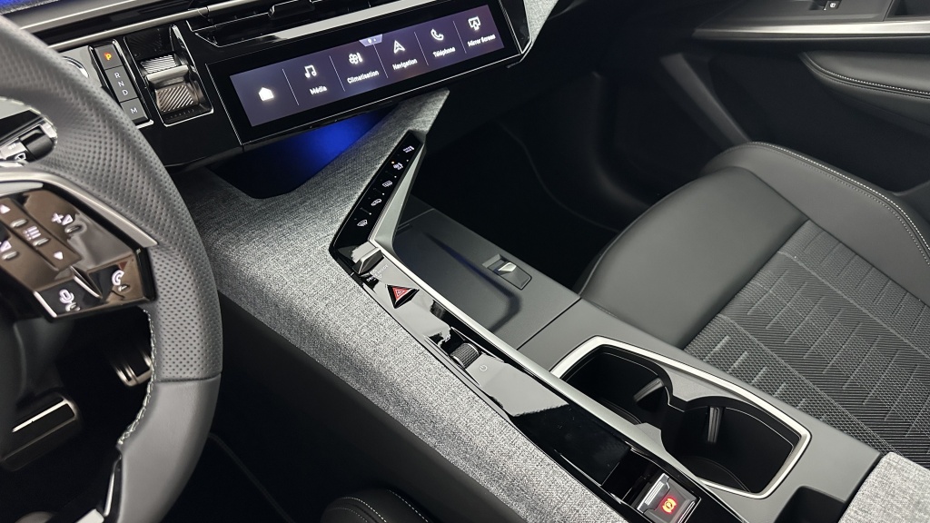 PEUGEOT 5008 1.2 Hybrid 145ch GT e-DCS6 - ref: 8-GLI00002276 - Photo 18