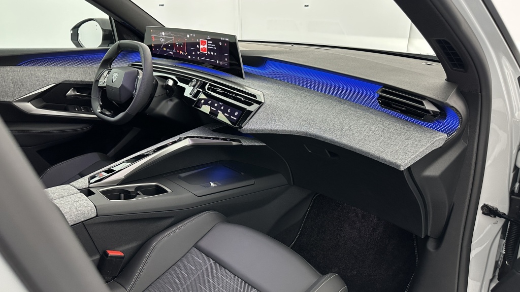 PEUGEOT 5008 1.2 Hybrid 145ch GT e-DCS6 - ref: 8-GLI00002276 - Photo 8