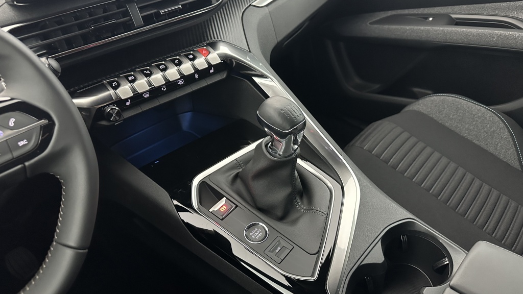 PEUGEOT 5008 III 1.2 PureTech 130ch Active Pack - ref: 8-GLI00002314 - Photo 17