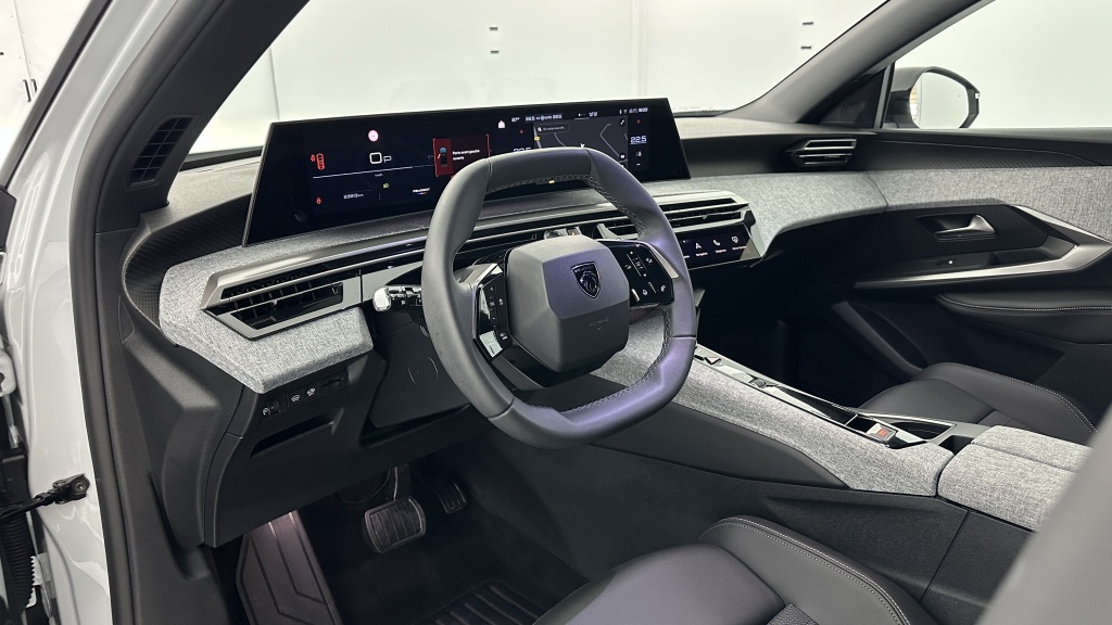 PEUGEOT 3008 1.2 Hybrid 136ch Allure e-DCS6 - ref: 8-GLI00002588 - Photo 6