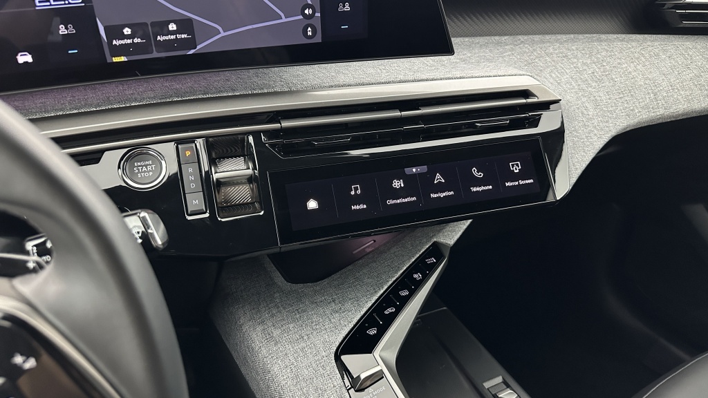 PEUGEOT 3008 1.2 Hybrid 136ch Allure e-DCS6 - ref: 8-GLI00002591 - Photo 20