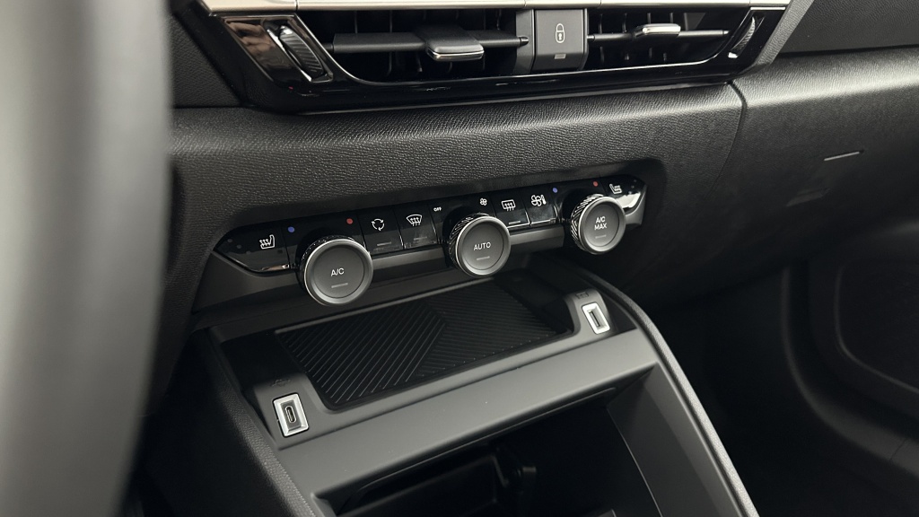 CITROEN C4 1.2 Hybride 145ch Plus e-DCS6 - ref: 8-GLI00002597 - Photo 20