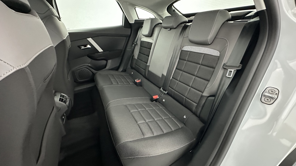 CITROEN C4 1.2 Hybride 145ch Plus e-DCS6 - ref: 8-GLI00002597 - Photo 9