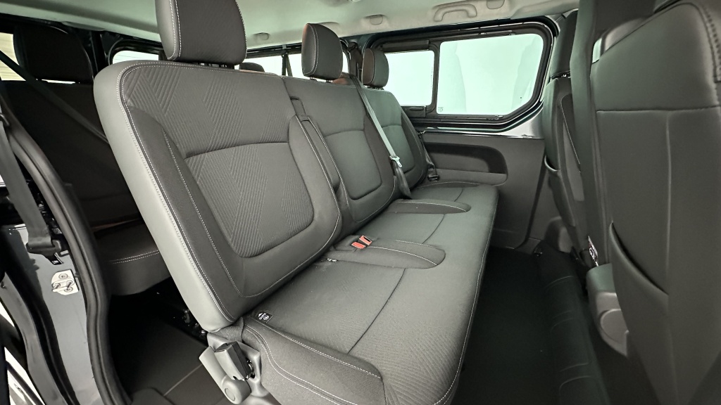 NISSAN Primastar Combi L2H1 3.0t 2.0 dCi 150ch N-Connecta BVA9 - ref: 8-GLI00002614 - Photo 8