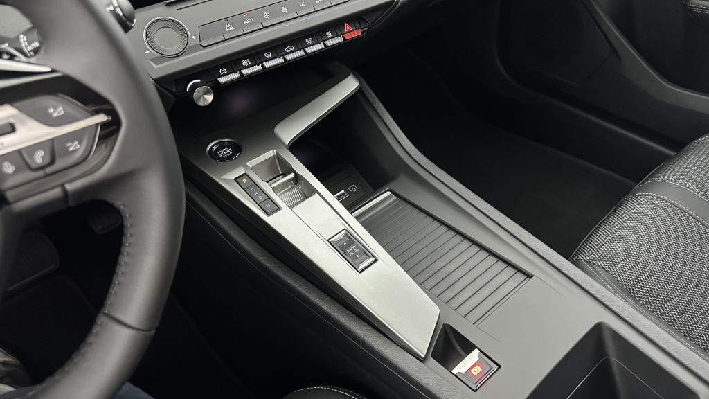 PEUGEOT 308 SW 1.5 BlueHDi 130ch Allure EAT8 - ref: 8-GLI00002656 - Photo 17