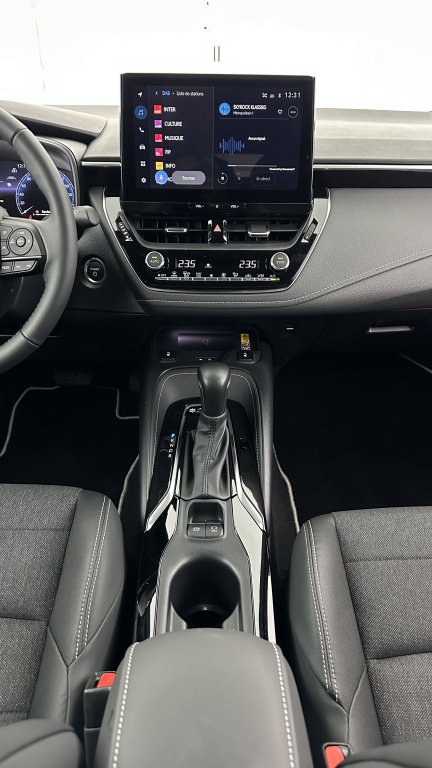 TOYOTA Corolla Touring Sport X 1.8 Hybrid 140ch Design (Team Player) - ref: 8-GLI00002681 - Photo 16