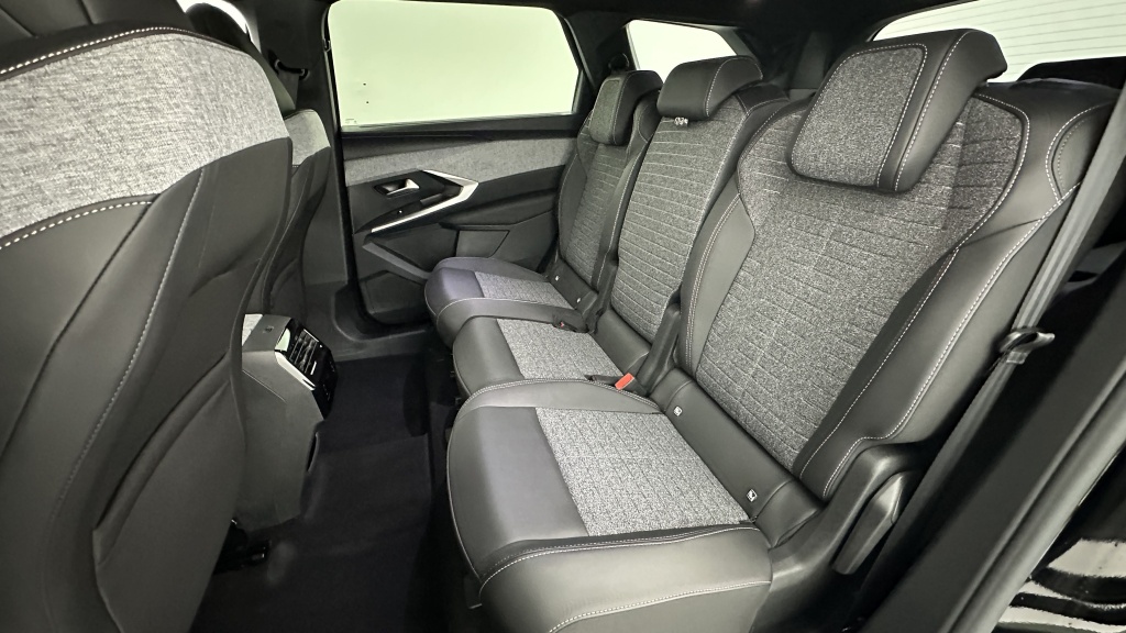 PEUGEOT 5008 1.2 Hybrid 145ch Allure e-DCS6 - ref: 8-GLI00002788 - Photo 9