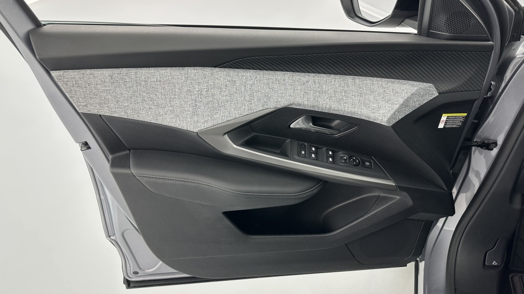 PEUGEOT 3008 1.2 Hybrid 136ch Allure e-DCS6 - ref: 8-GLI00002830 - Photo 12