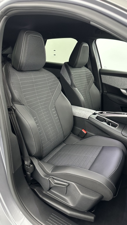 PEUGEOT 3008 1.2 Hybrid 136ch Allure e-DCS6 - ref: 8-GLI00002830 - Photo 17