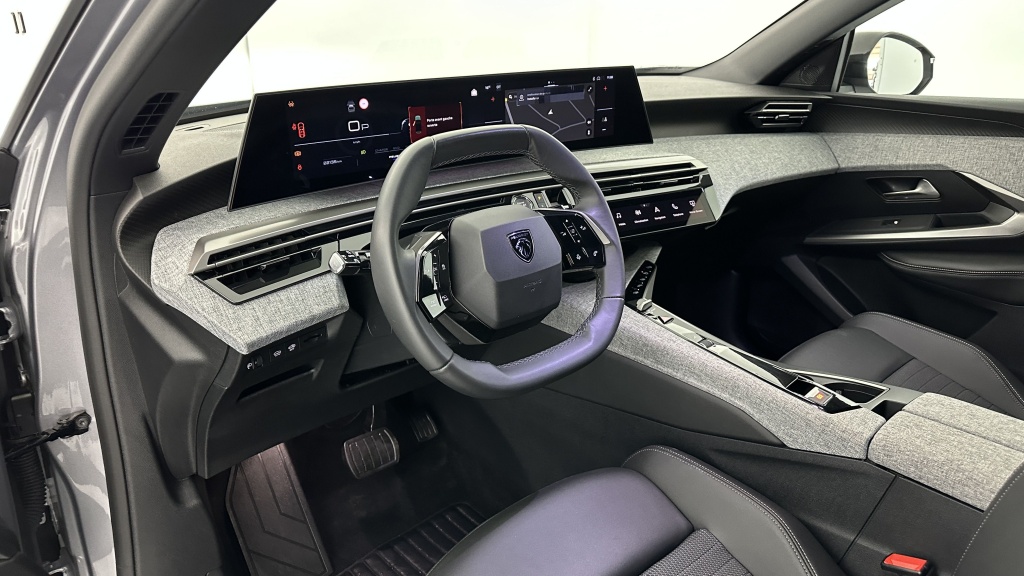 PEUGEOT 3008 1.2 Hybrid 136ch Allure e-DCS6 - ref: 8-GLI00002830 - Photo 6