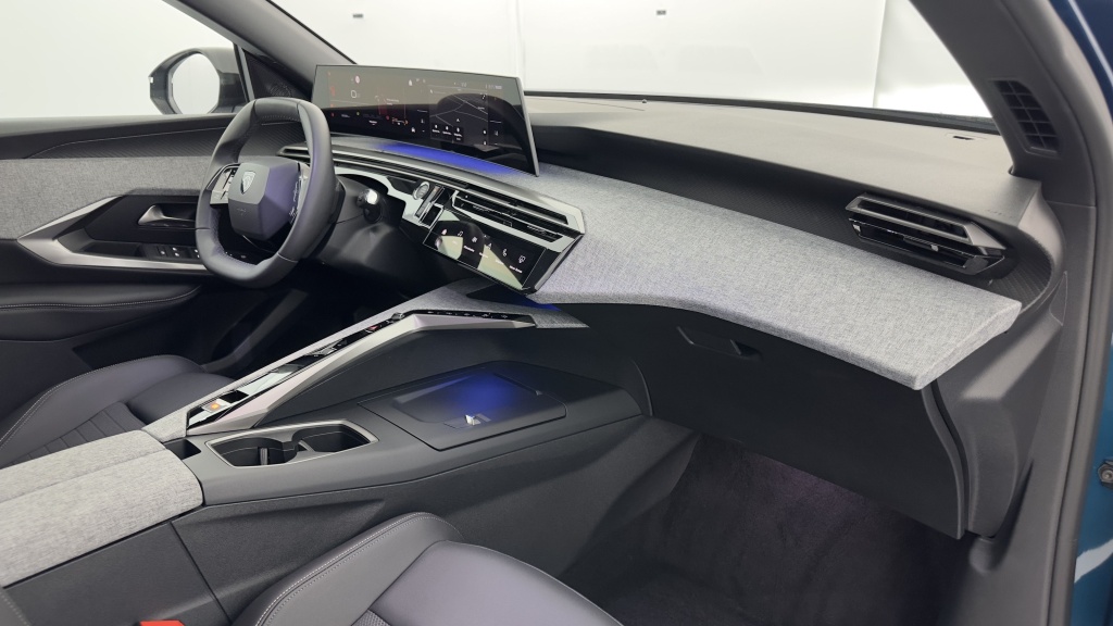 PEUGEOT 3008 1.2 Hybrid 136ch Allure e-DCS6 - ref: 8-GLI00002831 - Photo 8