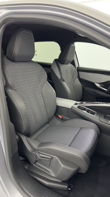 PEUGEOT 3008 1.2 Hybrid 136ch Allure e-DCS6 - ref: 8-GLI00002833 - Photo 16