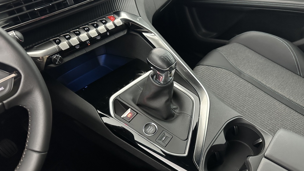 PEUGEOT 5008 1.2 PureTech 130ch Allure Pack - ref: 8-GLI00002876 - Photo 17