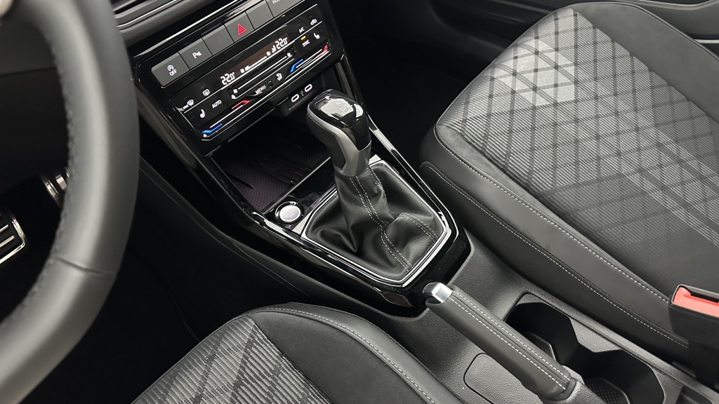 VOLKSWAGEN T-Cross 1.0 TSI 116ch R-Line DSG7 - ref: 8-GLI00002897 - Photo 17