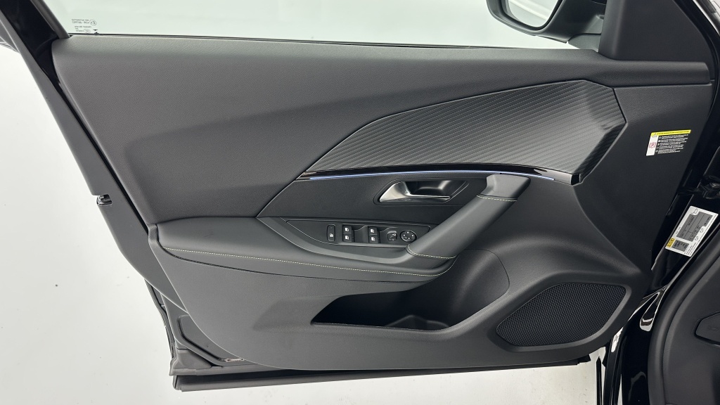 PEUGEOT 2008 II(2) 1.2 Hybrid 136ch GT e-DCS6 - ref: 8-GLI00003075 - Photo 13