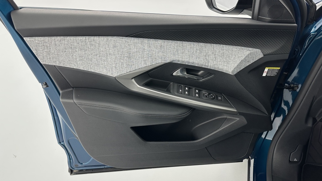 PEUGEOT 3008 1.2 Hybrid 145ch Allure e-DCS6 - ref: 8-GLI00006042 - Photo 13