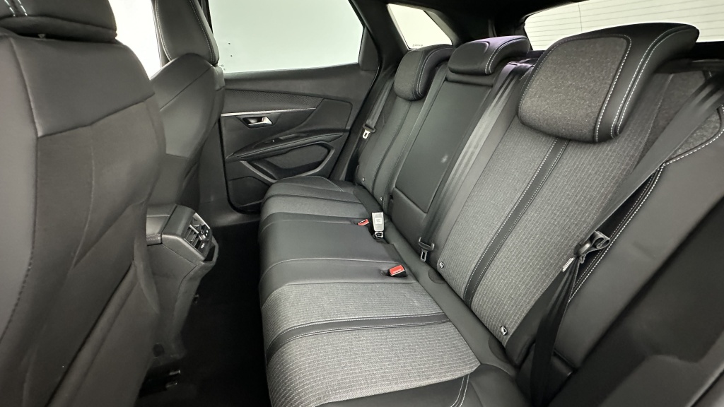 PEUGEOT 3008 1.2 Hybrid 136ch Allure Pack e-DCS6 - ref: 8-GLI00006266 - Photo 9