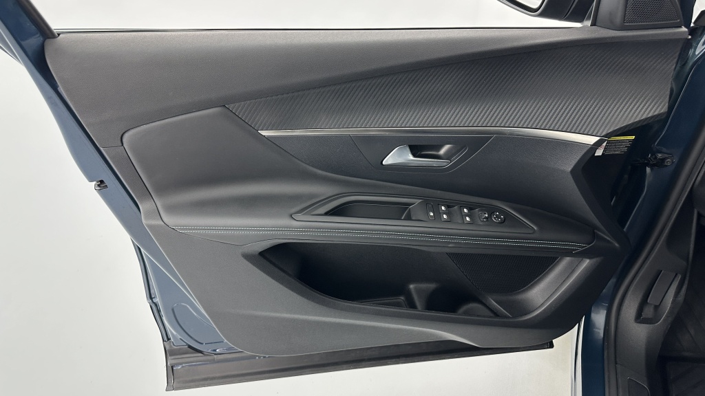 PEUGEOT 3008 1.2 Hybrid 136ch Allure Pack e-DCS6 - ref: 8-GLI00006267 - Photo 11