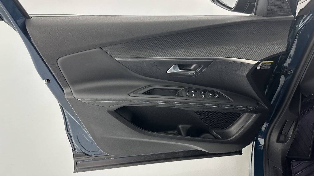 PEUGEOT 3008 1.2 Hybrid 136ch Allure Pack e-DCS6 - ref: 8-GLI00006268 - Photo 12