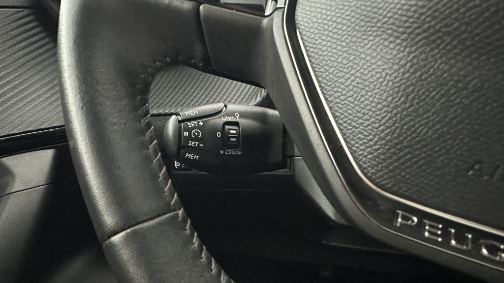 PEUGEOT 2008 1.2 PureTech 130ch Allure - ref: 8-GLI00006850 - Photo 19