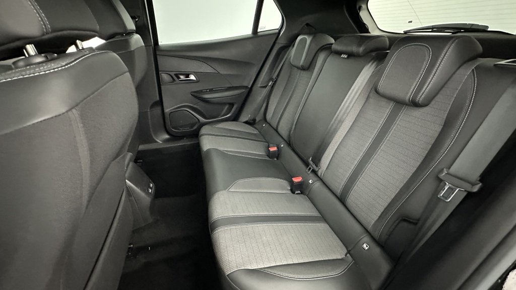 PEUGEOT 2008 1.2 PureTech 130ch Allure - ref: 8-GLI00006850 - Photo 9