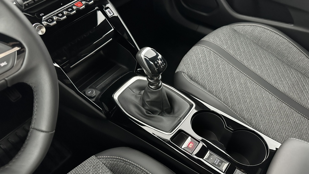 PEUGEOT 2008 1.2 PureTech 100ch Allure - ref: 8-GLI00006852 - Photo 16