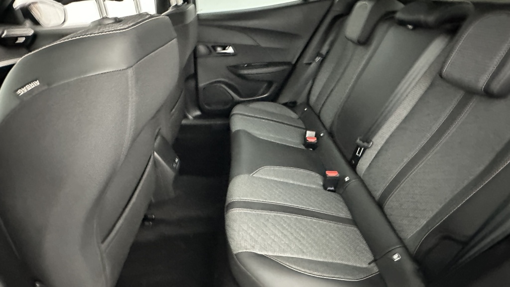 PEUGEOT 2008 1.2 PureTech 100ch Allure - ref: 8-GLI00006854 - Photo 9
