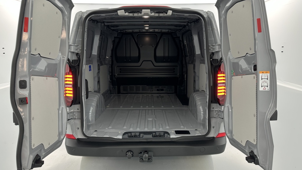 VOLKSWAGEN Transporter T7 Van L1 2.0 TDI 150ch Business BVA8 - ref: 8-GLI00007684 - Photo 9