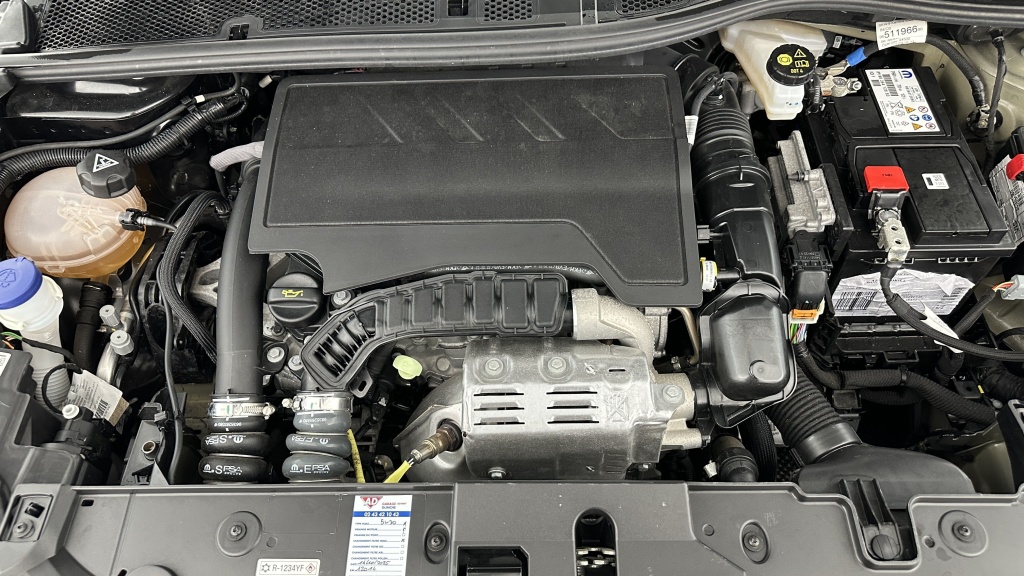 PEUGEOT 208 1.2 Puretech 100ch Allure - ref: 8-GLI00008061 - Photo 11