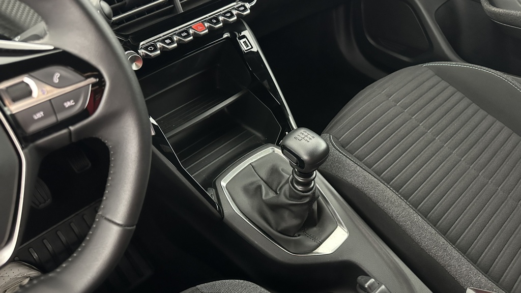 PEUGEOT 2008 1.2 PureTech 100ch Style - ref: 8-GLI00008062 - Photo 20