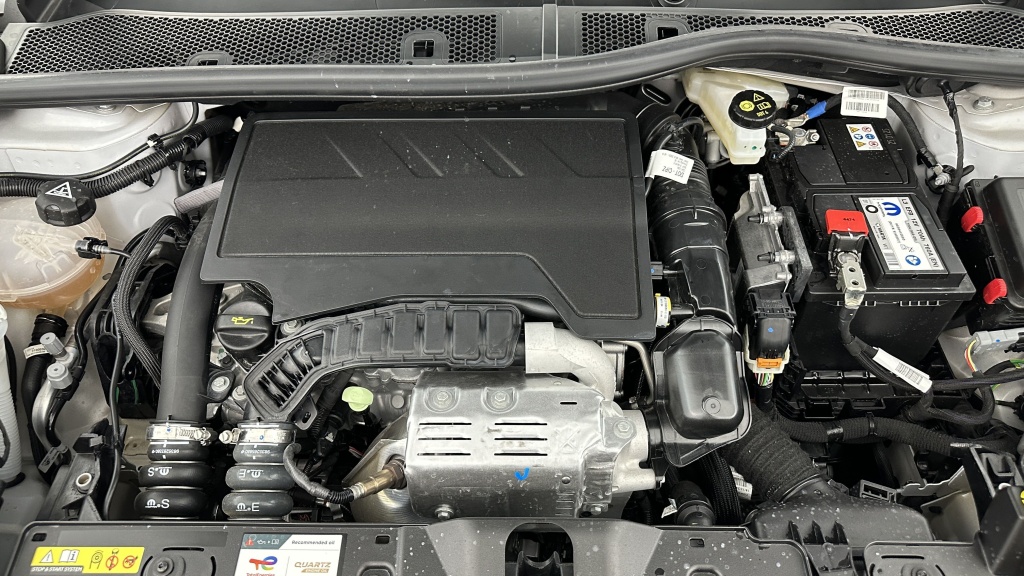 PEUGEOT 2008 1.2 PureTech 100ch Allure - ref: 8-GLI00008265 - Photo 11