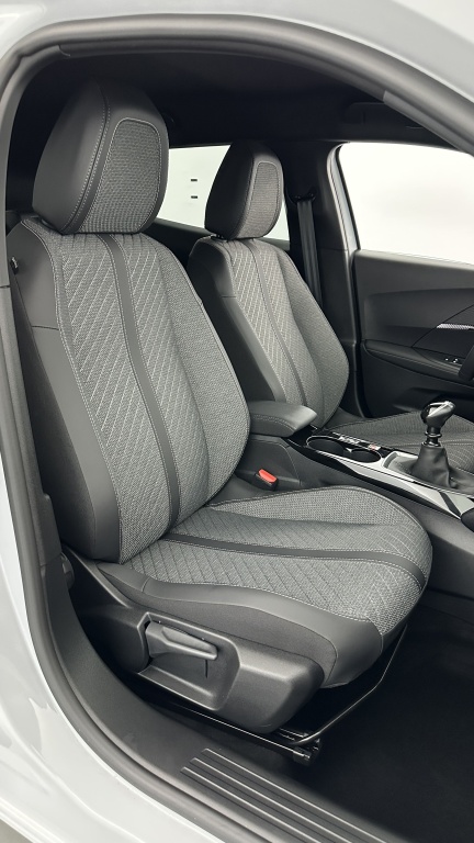 PEUGEOT 2008 1.2 PureTech 100ch Allure - ref: 8-GLI00008265 - Photo 16