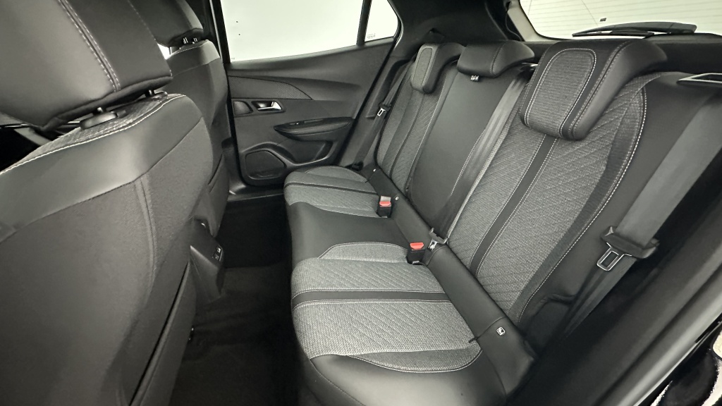 PEUGEOT 2008 1.2 PureTech 100ch Allure - ref: 8-GLI00008266 - Photo 9