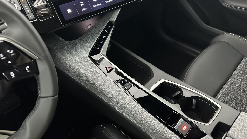 PEUGEOT 5008 1.2 Hybrid 145ch Allure e-DCS6 - ref: 8-GLI00008313 - Photo 18