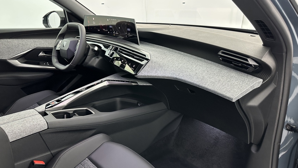 PEUGEOT 5008 1.2 Hybrid 145ch Allure e-DCS6 - ref: 8-GLI00008314 - Photo 8