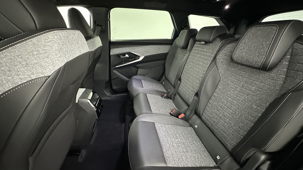 PEUGEOT 5008 1.2 Hybrid 145ch Allure e-DCS6 - ref: 8-GLI00008314 - Photo 9