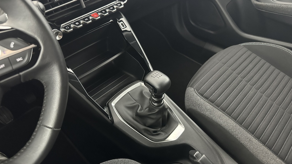 PEUGEOT 2008 1.2 PureTech 130ch Style - ref: 8-GLI00008317 - Photo 19